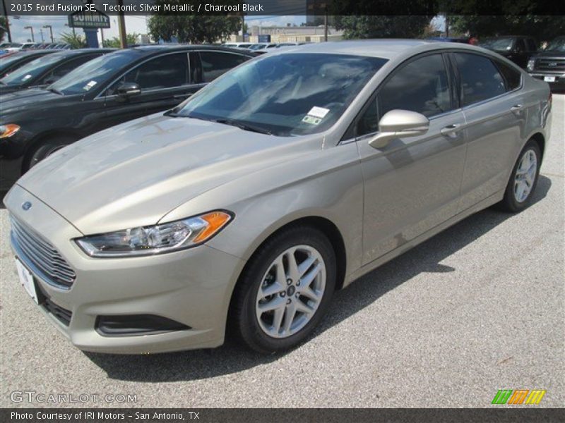 Tectonic Silver Metallic / Charcoal Black 2015 Ford Fusion SE