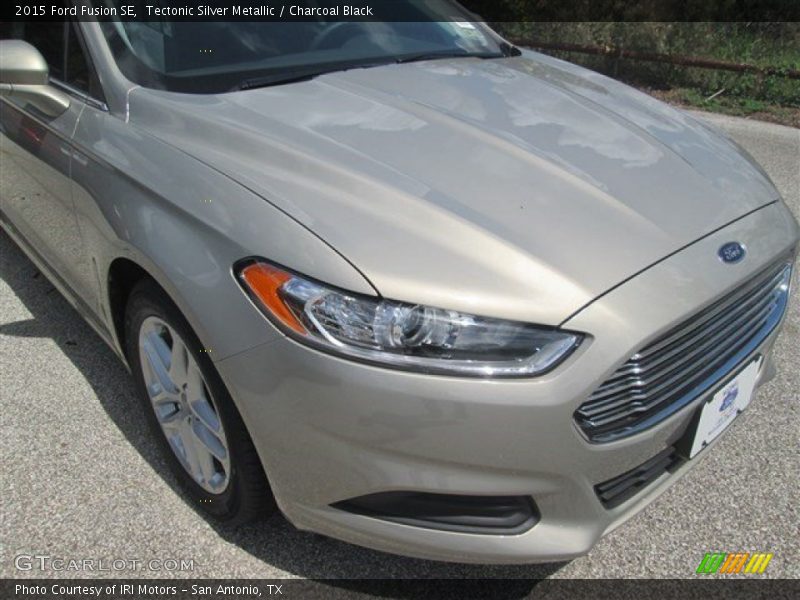 Tectonic Silver Metallic / Charcoal Black 2015 Ford Fusion SE