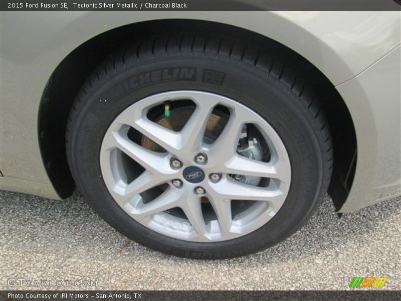 Tectonic Silver Metallic / Charcoal Black 2015 Ford Fusion SE