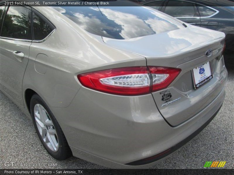 Tectonic Silver Metallic / Charcoal Black 2015 Ford Fusion SE