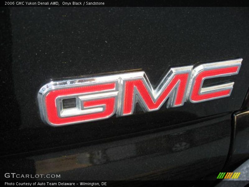 Onyx Black / Sandstone 2006 GMC Yukon Denali AWD