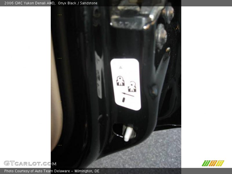 Onyx Black / Sandstone 2006 GMC Yukon Denali AWD