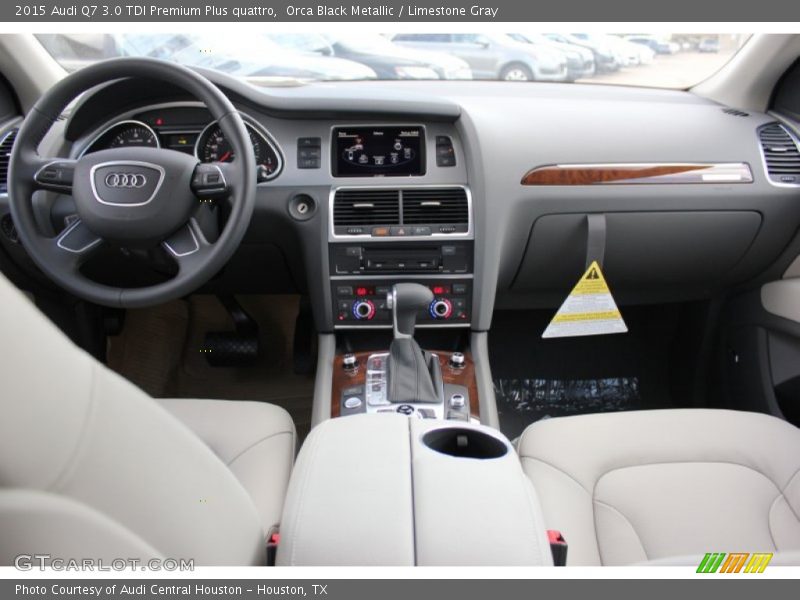 Dashboard of 2015 Q7 3.0 TDI Premium Plus quattro