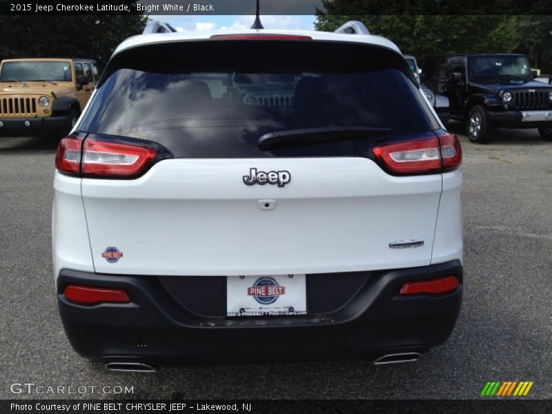 Bright White / Black 2015 Jeep Cherokee Latitude