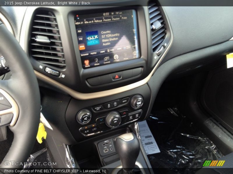 Bright White / Black 2015 Jeep Cherokee Latitude