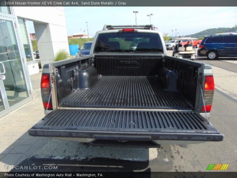 Sand Dune Metallic / Gray 2004 Nissan Frontier XE V6 Crew Cab 4x4