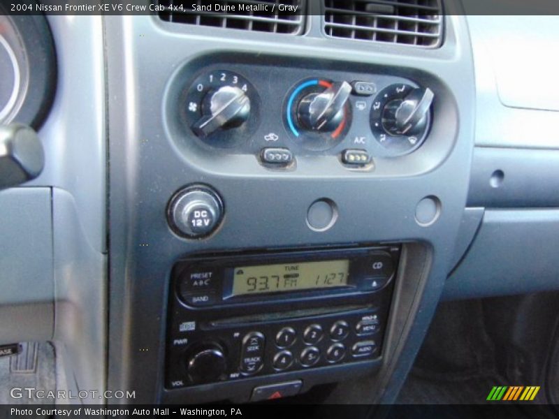 Sand Dune Metallic / Gray 2004 Nissan Frontier XE V6 Crew Cab 4x4