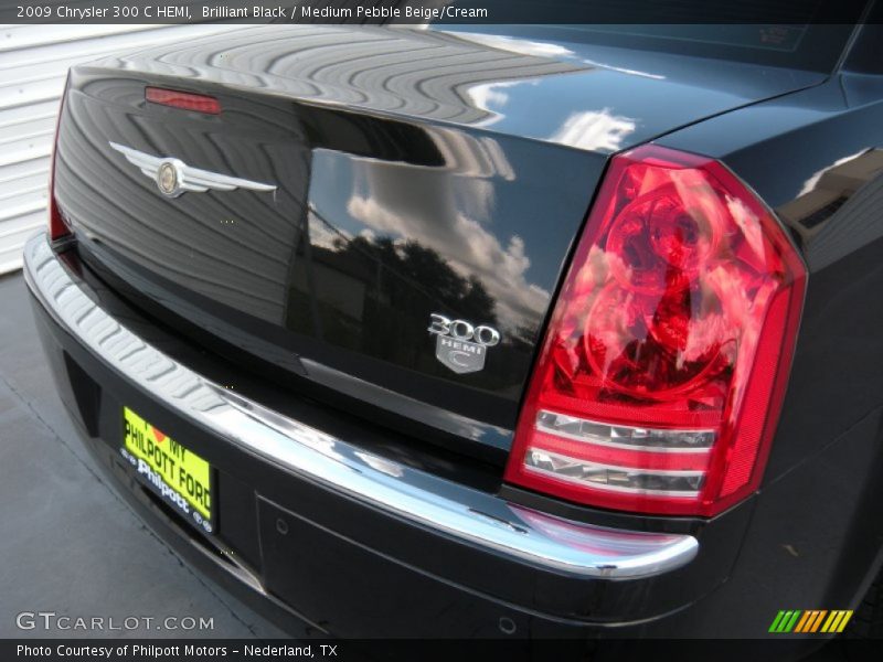 Brilliant Black / Medium Pebble Beige/Cream 2009 Chrysler 300 C HEMI