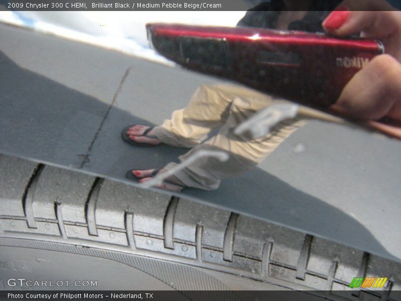 Brilliant Black / Medium Pebble Beige/Cream 2009 Chrysler 300 C HEMI
