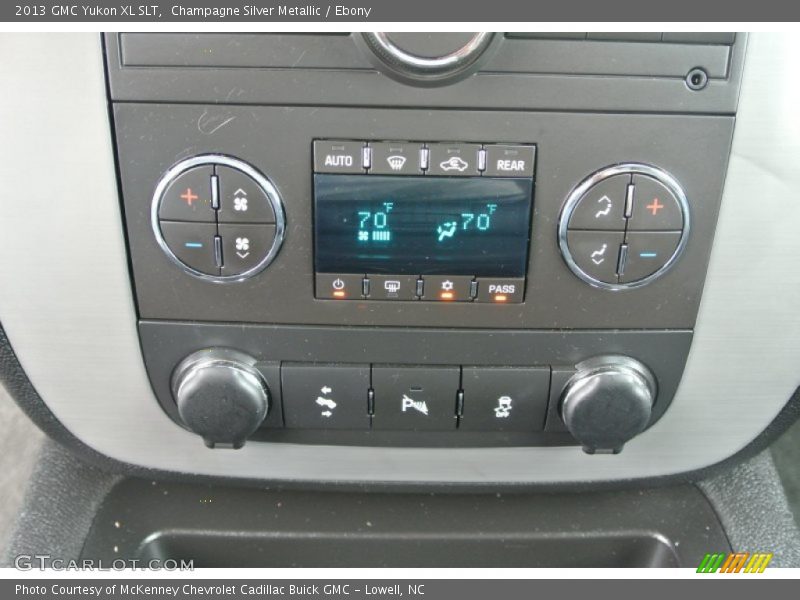 Champagne Silver Metallic / Ebony 2013 GMC Yukon XL SLT