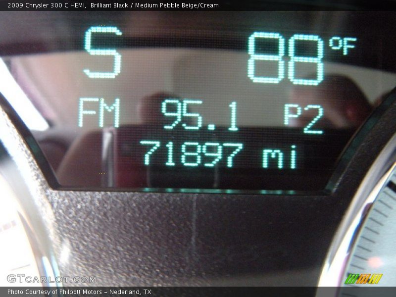 Brilliant Black / Medium Pebble Beige/Cream 2009 Chrysler 300 C HEMI