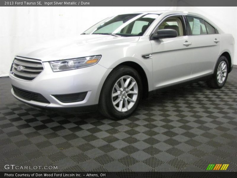 Ingot Silver Metallic / Dune 2013 Ford Taurus SE