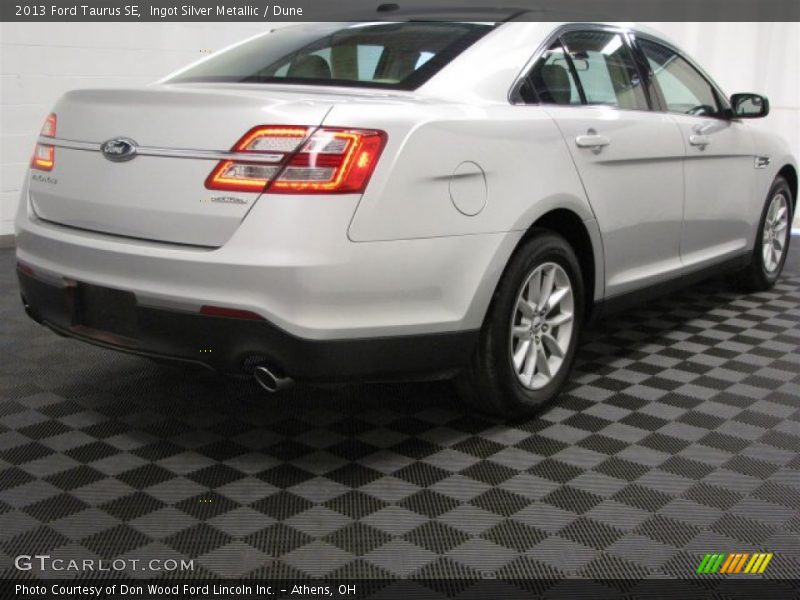 Ingot Silver Metallic / Dune 2013 Ford Taurus SE