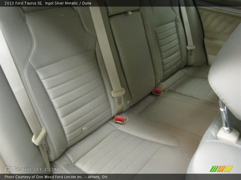Ingot Silver Metallic / Dune 2013 Ford Taurus SE