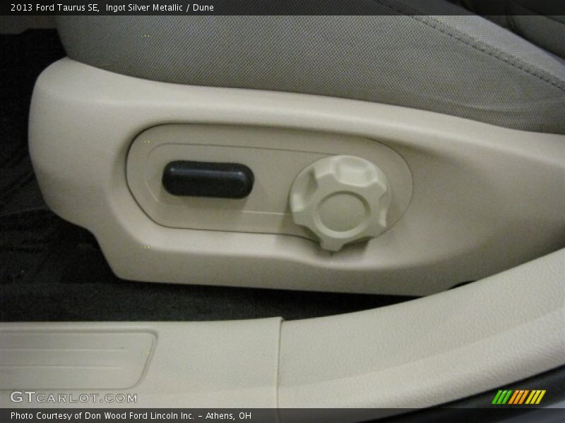 Ingot Silver Metallic / Dune 2013 Ford Taurus SE