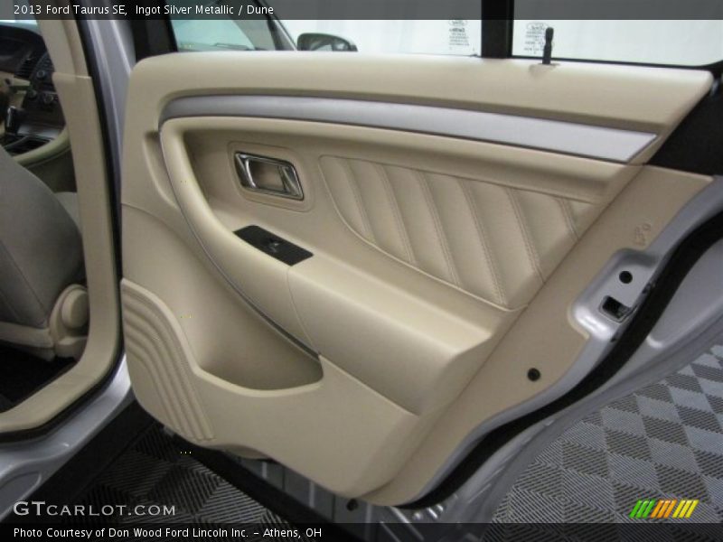 Ingot Silver Metallic / Dune 2013 Ford Taurus SE