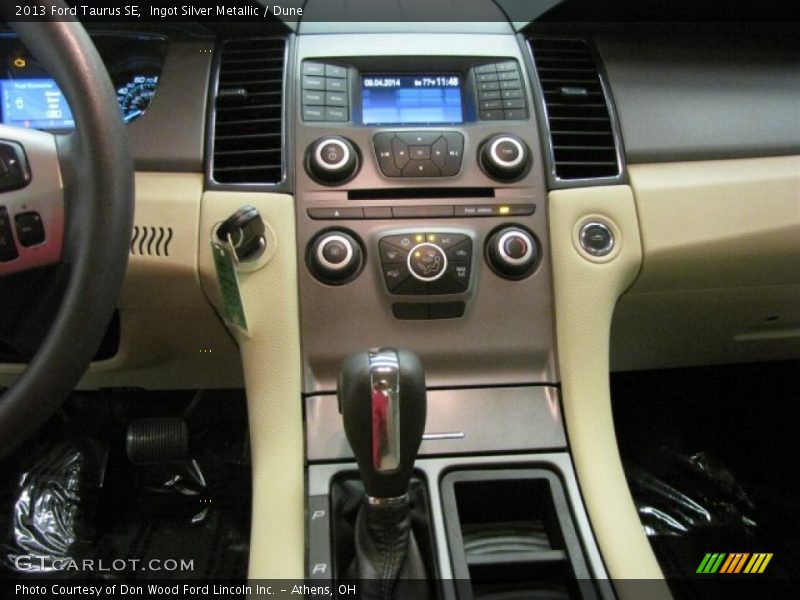 Ingot Silver Metallic / Dune 2013 Ford Taurus SE