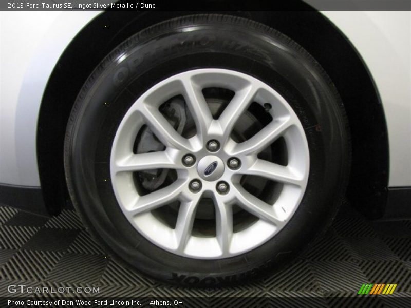 Ingot Silver Metallic / Dune 2013 Ford Taurus SE