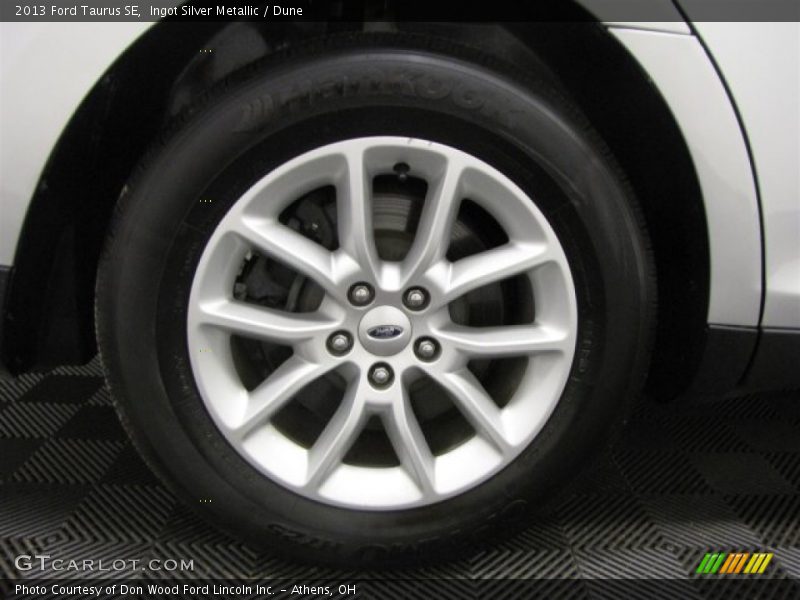 Ingot Silver Metallic / Dune 2013 Ford Taurus SE