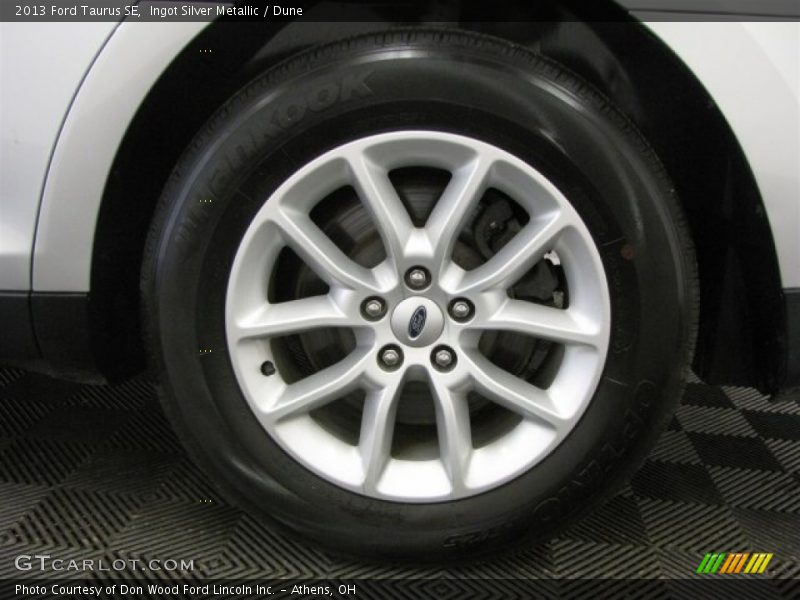 Ingot Silver Metallic / Dune 2013 Ford Taurus SE