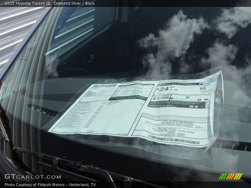 Diamond Silver / Black 2015 Hyundai Tucson SE