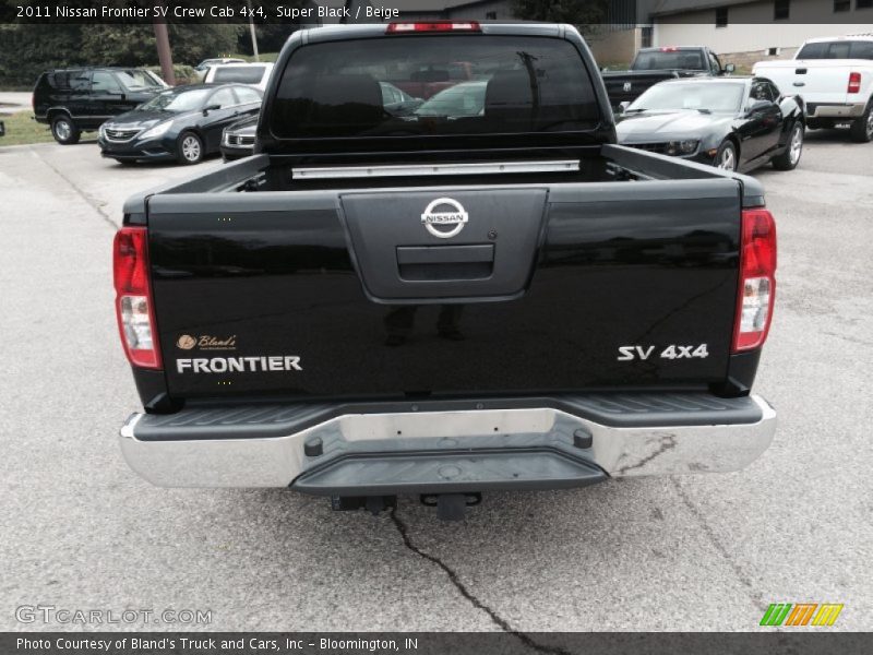 Super Black / Beige 2011 Nissan Frontier SV Crew Cab 4x4