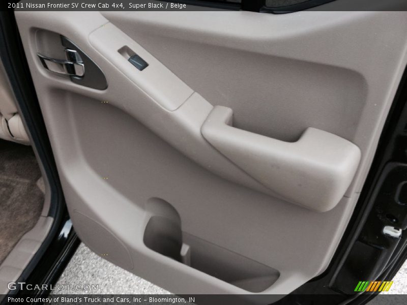 Super Black / Beige 2011 Nissan Frontier SV Crew Cab 4x4