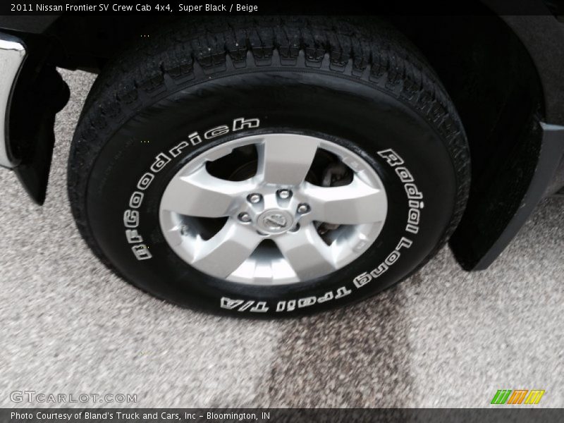 Super Black / Beige 2011 Nissan Frontier SV Crew Cab 4x4