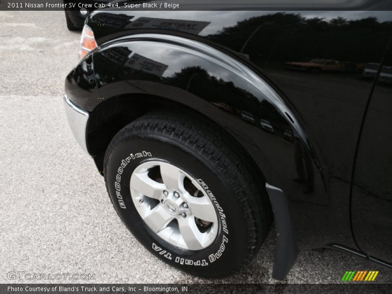 Super Black / Beige 2011 Nissan Frontier SV Crew Cab 4x4