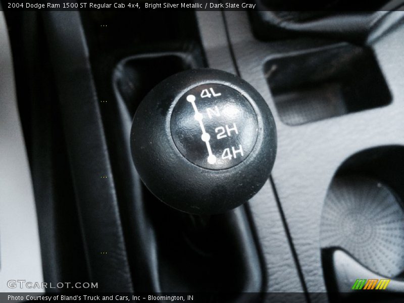 Bright Silver Metallic / Dark Slate Gray 2004 Dodge Ram 1500 ST Regular Cab 4x4