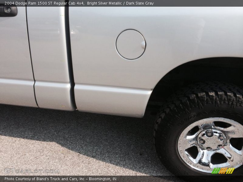 Bright Silver Metallic / Dark Slate Gray 2004 Dodge Ram 1500 ST Regular Cab 4x4