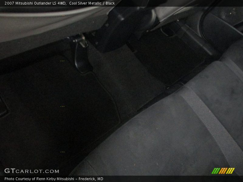 Cool Silver Metallic / Black 2007 Mitsubishi Outlander LS 4WD