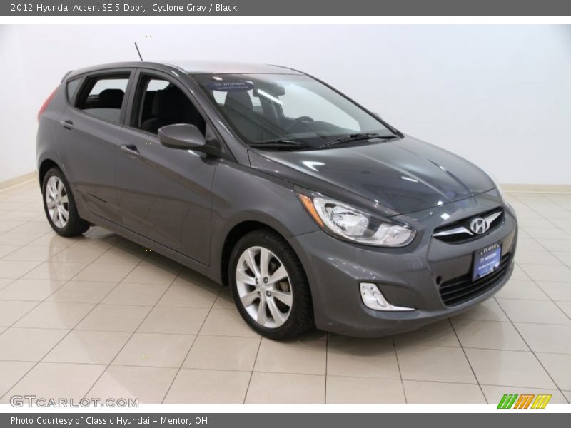 Cyclone Gray / Black 2012 Hyundai Accent SE 5 Door