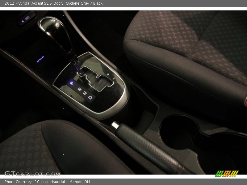 Cyclone Gray / Black 2012 Hyundai Accent SE 5 Door