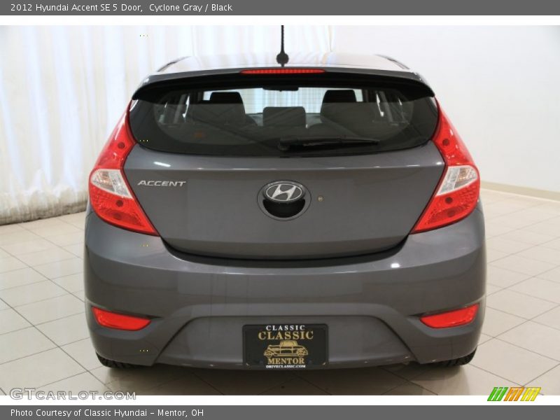 Cyclone Gray / Black 2012 Hyundai Accent SE 5 Door