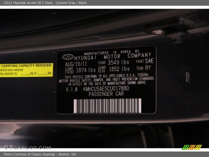 Cyclone Gray / Black 2012 Hyundai Accent SE 5 Door