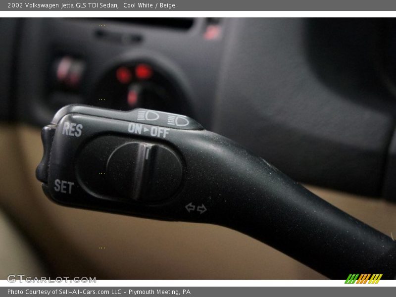 Cool White / Beige 2002 Volkswagen Jetta GLS TDI Sedan