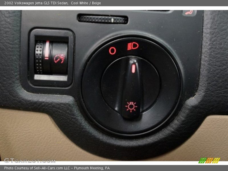 Cool White / Beige 2002 Volkswagen Jetta GLS TDI Sedan
