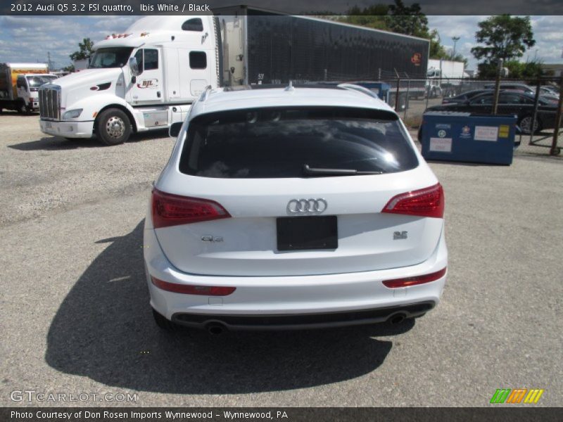 Ibis White / Black 2012 Audi Q5 3.2 FSI quattro