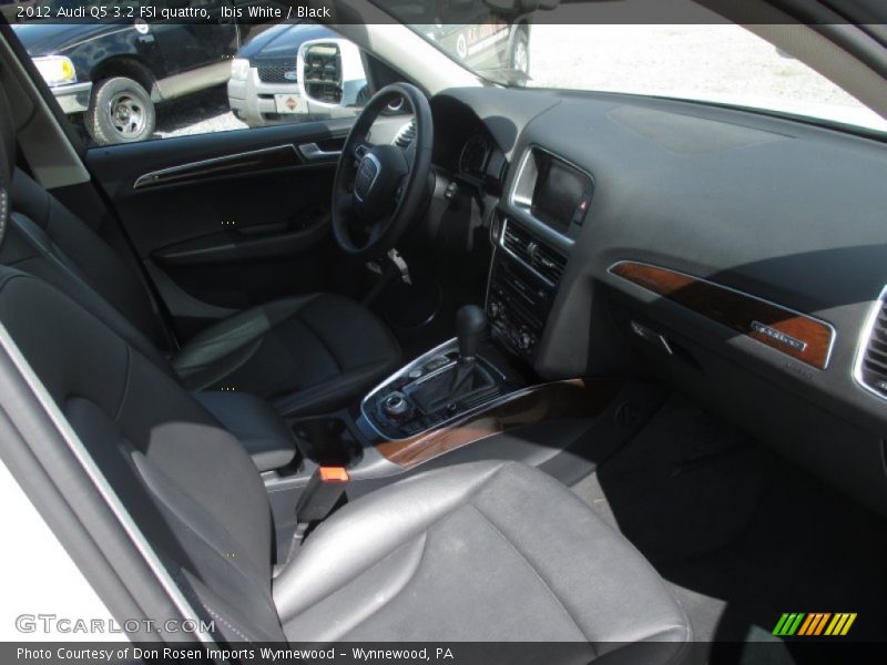 Ibis White / Black 2012 Audi Q5 3.2 FSI quattro