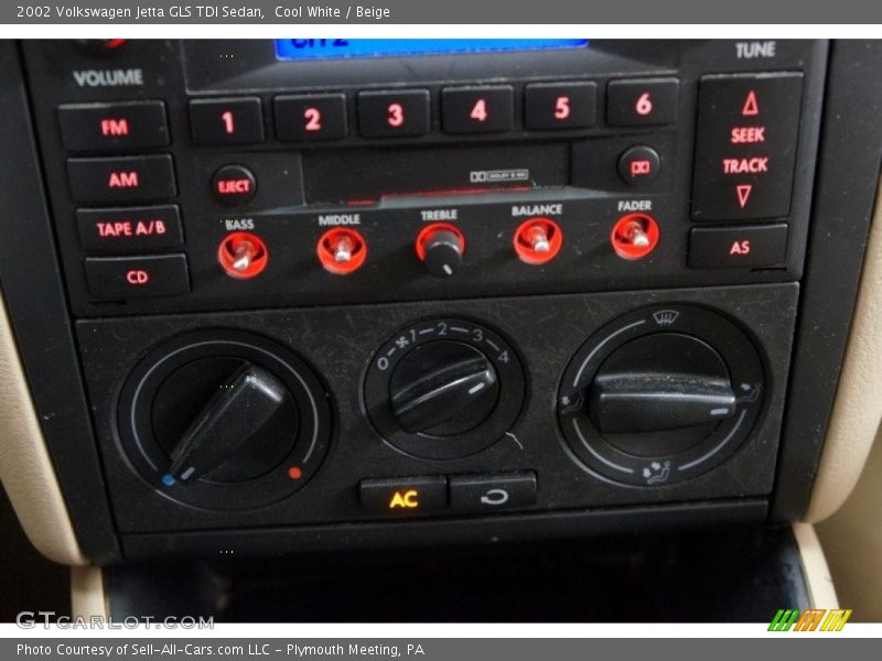 Cool White / Beige 2002 Volkswagen Jetta GLS TDI Sedan