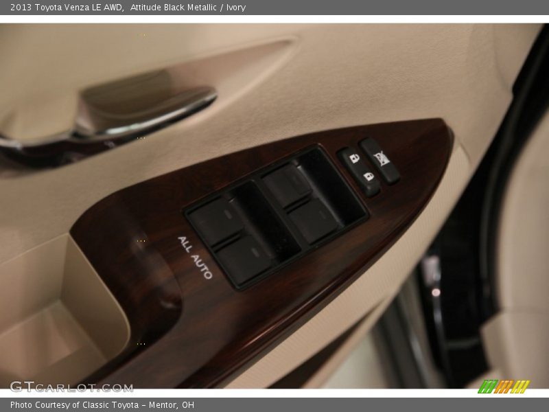 Attitude Black Metallic / Ivory 2013 Toyota Venza LE AWD