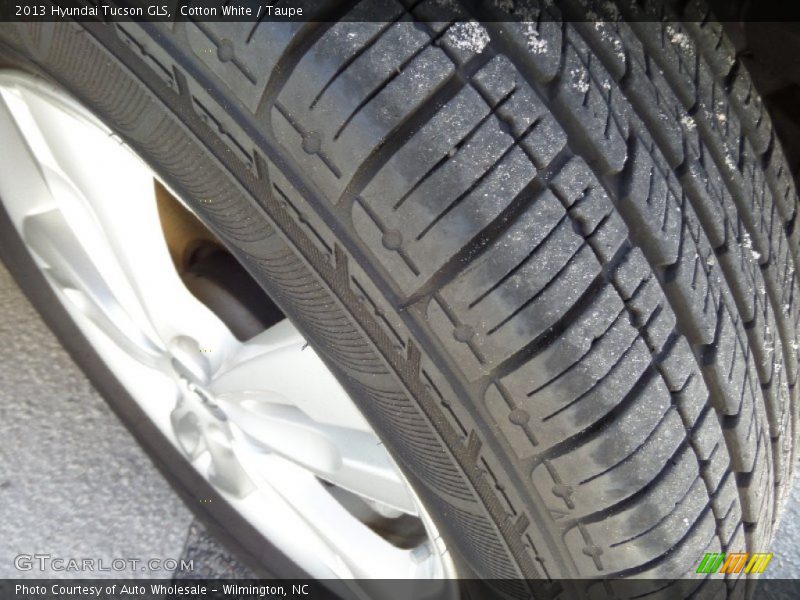 Cotton White / Taupe 2013 Hyundai Tucson GLS