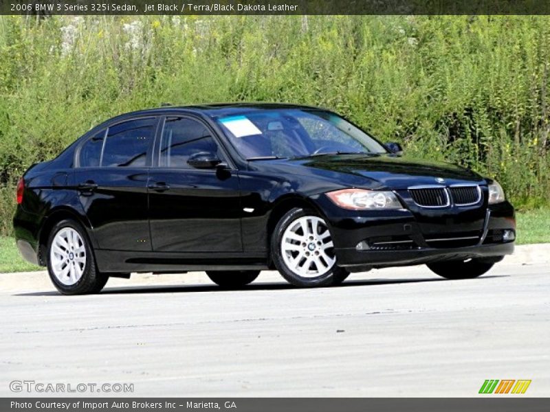 Front 3/4 View of 2006 3 Series 325i Sedan