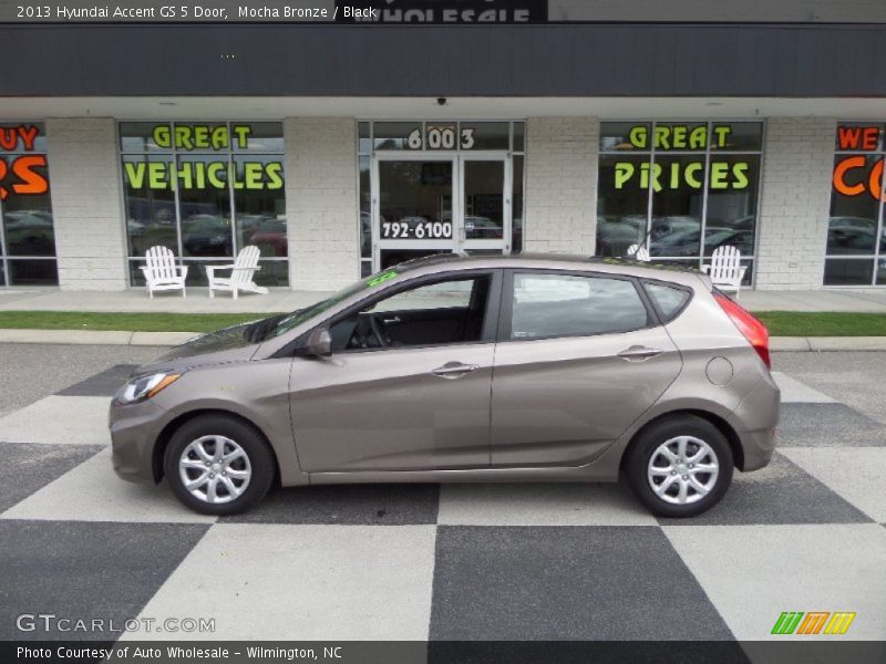 Mocha Bronze / Black 2013 Hyundai Accent GS 5 Door