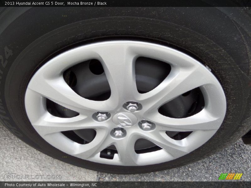 Mocha Bronze / Black 2013 Hyundai Accent GS 5 Door