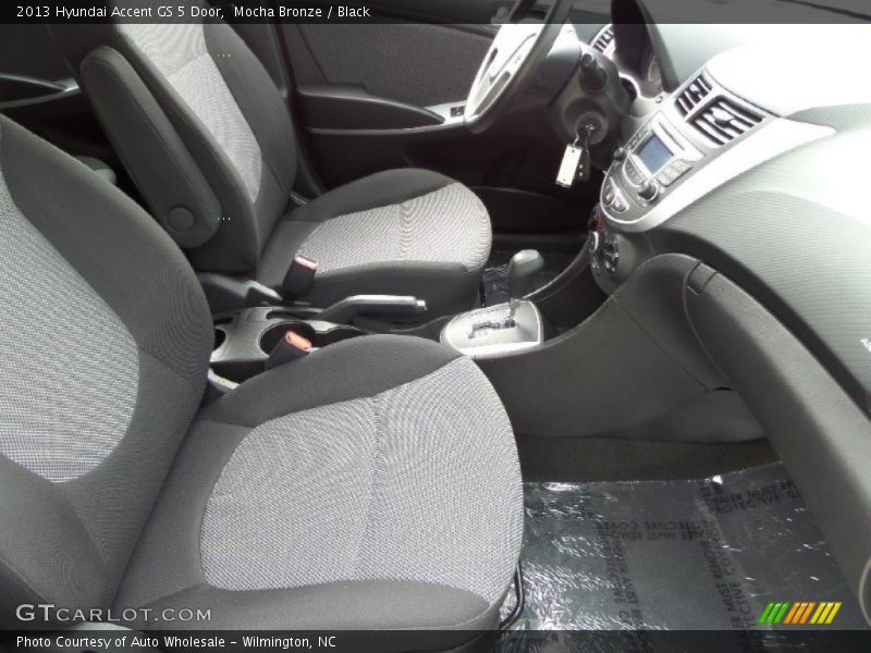 Mocha Bronze / Black 2013 Hyundai Accent GS 5 Door