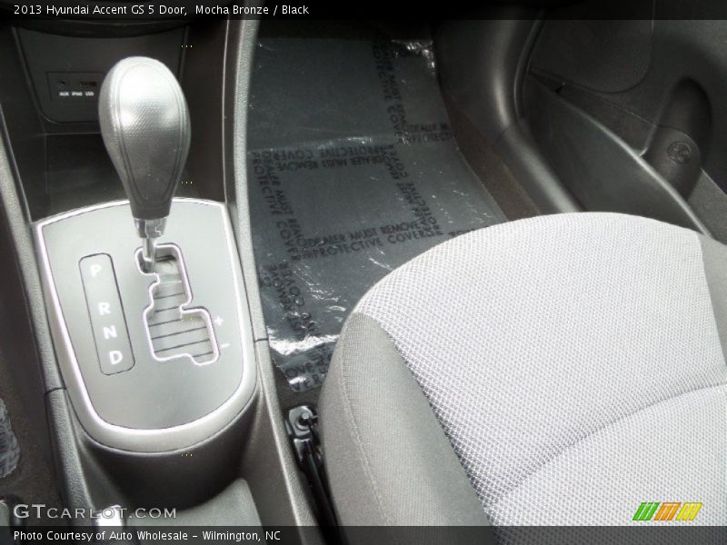 Mocha Bronze / Black 2013 Hyundai Accent GS 5 Door