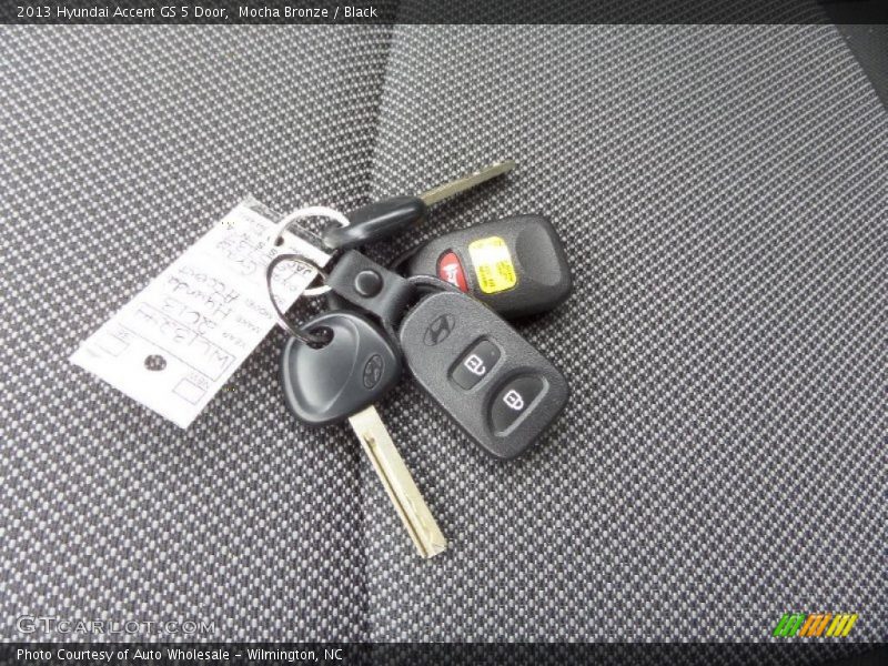 Mocha Bronze / Black 2013 Hyundai Accent GS 5 Door