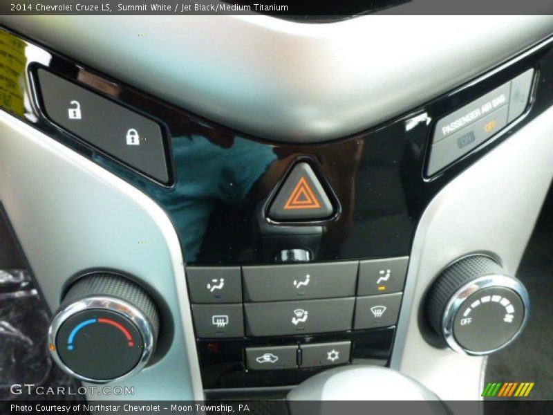 Summit White / Jet Black/Medium Titanium 2014 Chevrolet Cruze LS
